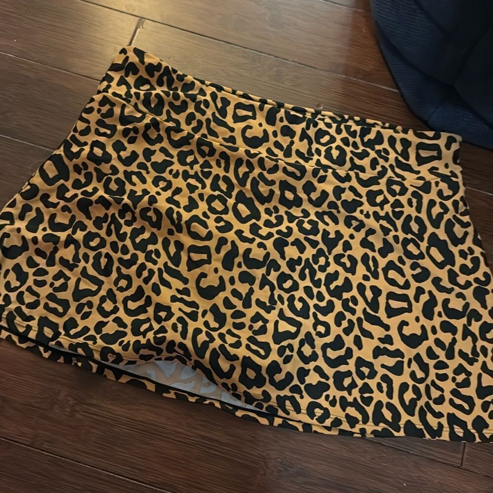 Leopard Print Athletic Skirt - Built in Bottoms - BRAND NEW - Size Large